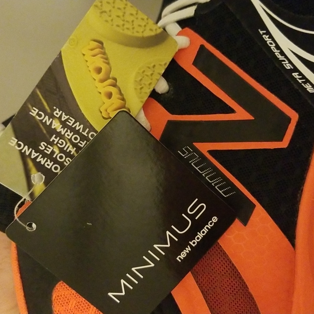 New Balance MX20MG3 Minimus, sz: 10.5 2E wide. Peacock Orange BNWT in o.g. box!